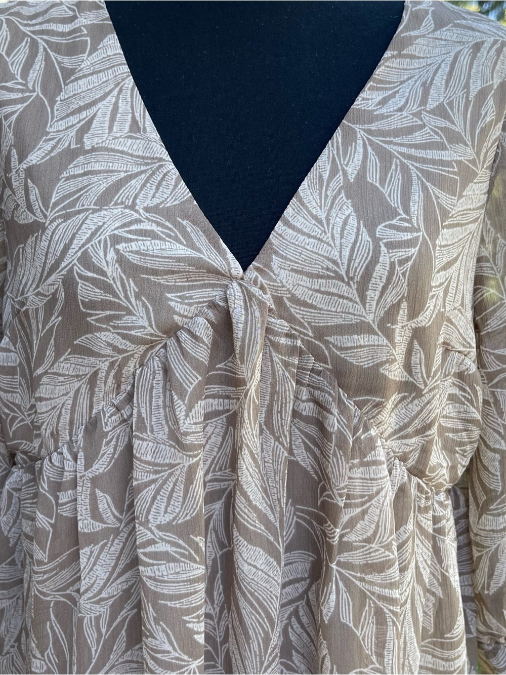Gilli Sheyla V-Neck Babydoll Summer Mini Dress Taupe Wedding Guest Sz Medium New - Picture 3 of 16